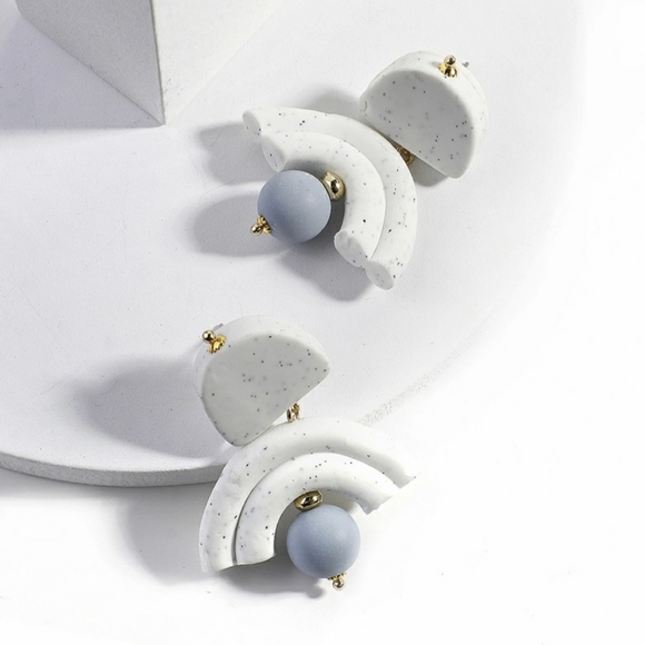 Minimalist Rainbow Earrings - Picture 3 of 4